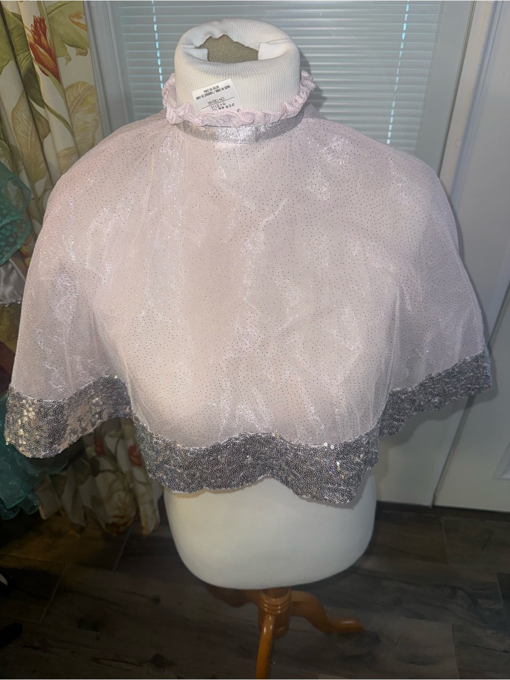 Disney sequin shaw - Picture 5 of 6